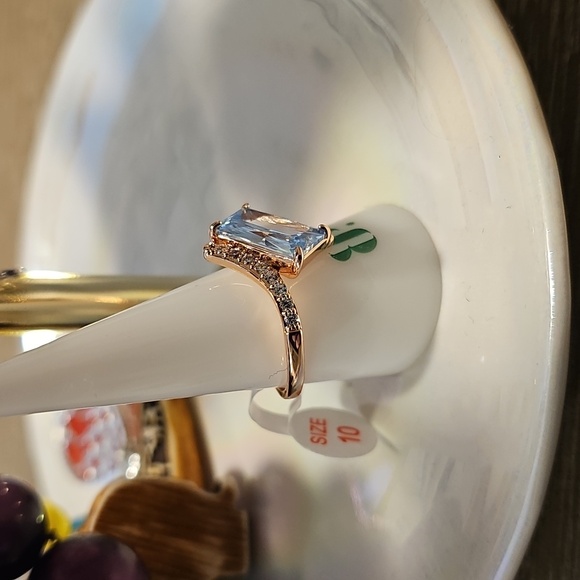 Size 10 Gold And  Aquamarine - Picture 2 of 4